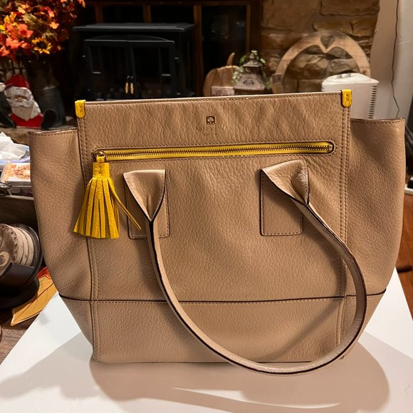 Authentic Kate Spade Creme Medium Handbag RN 0102760/ CA 57710 - Picture 1 of 6